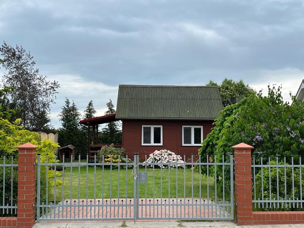 Domki U Eryka Miedzywodzie Bagian luar foto